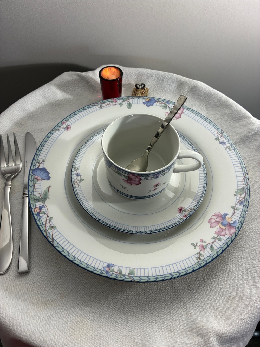 Oneida White Porcelain Dinnerware Set with Blue and Pink Floral Trim